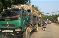 Cách lái xe an toàn trên đường với các xe to quá tải