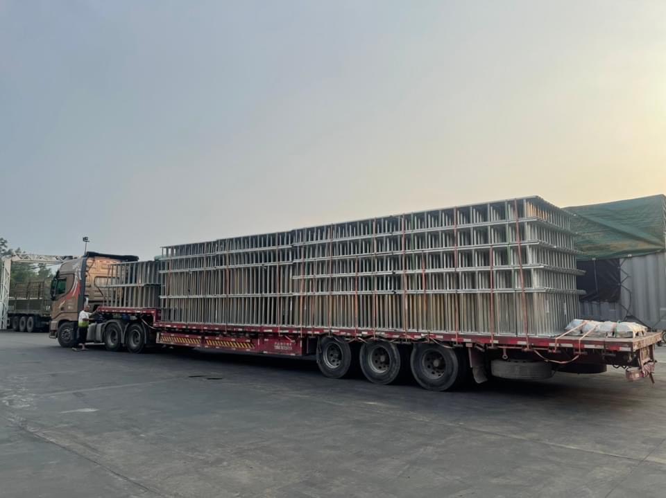 Thuê xe container đường dài Miền Đông : Đồng Nai, Vũng Tàu, Long Khánh, Lâm Đồng, Đà Lạt, Đức Trọng.v.v. Thuê xe container đường dài Cao Nguyên : Gia Lai, KonTum, Đắc Lắk, Buôn Mê Thuộc.v.v Thuê xe container đường dài Miền Tây : Long An. Tiền Giang, Vĩnh Long, Cần Thơ, Kiên Giang, Rạch Giá, Hà Tiên, Long Xuyên, An Giang, Sóc Trăng, Bạc Liêu, Cà Mau, Hậu Giang.v.v